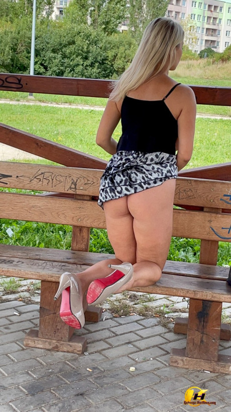Gigantic titted yellow-haired Katerina Hartlova masturbates on a public bench in heels