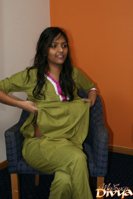 Indian divya slips off her shalwar suit to pose nude for the first time