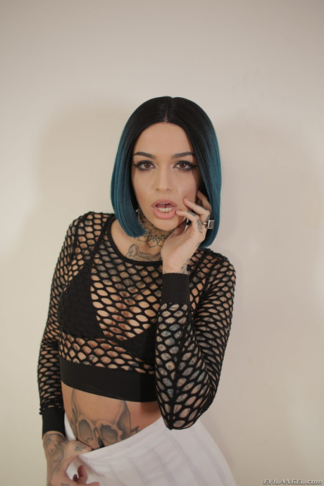 Alluring petite babe Riley Star shows her inked body and tiny breasts