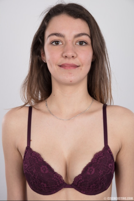Great looking young Pandora strips her clothes off and smiles at the casting