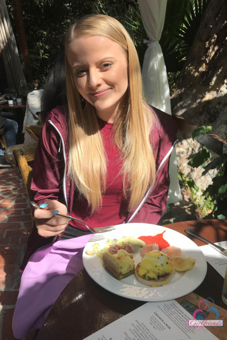 Amateur girlfriend Paris White sunbathing and showing her tits at the pool