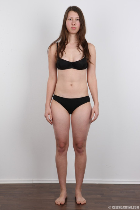 Broke female Pavlina picks up easy cash by posing undressed for the first time