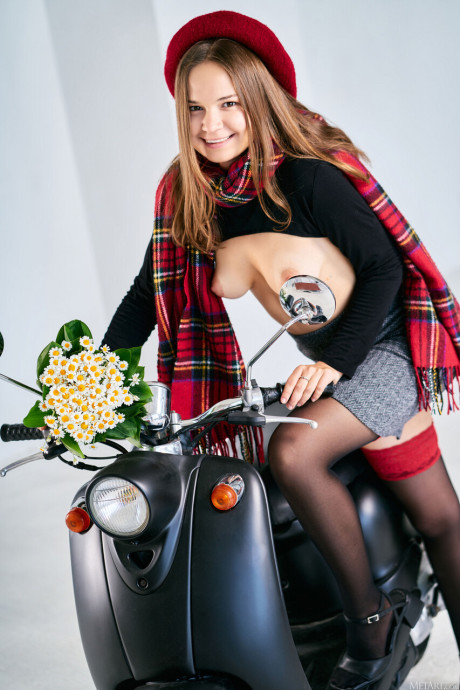 Met Art performed by Yenn Cat nude Gallery