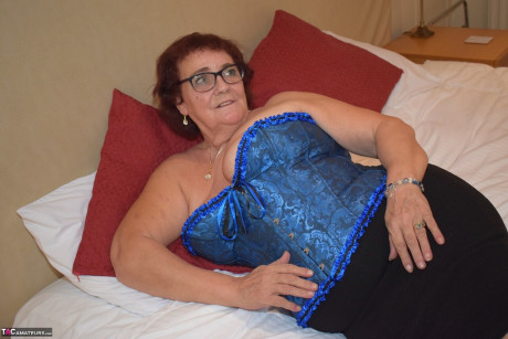 Overweight grandma Phillipas sluts undoes her bustier during solo action
