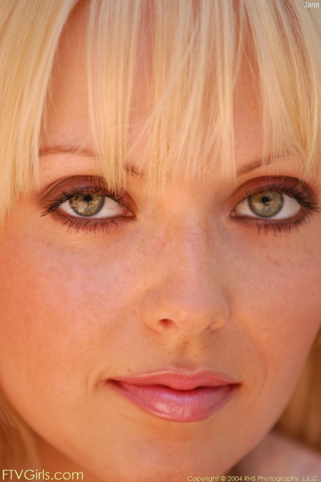 Green-eyed babe Jana strips off her attractive outfit & masturbates with a glass toy