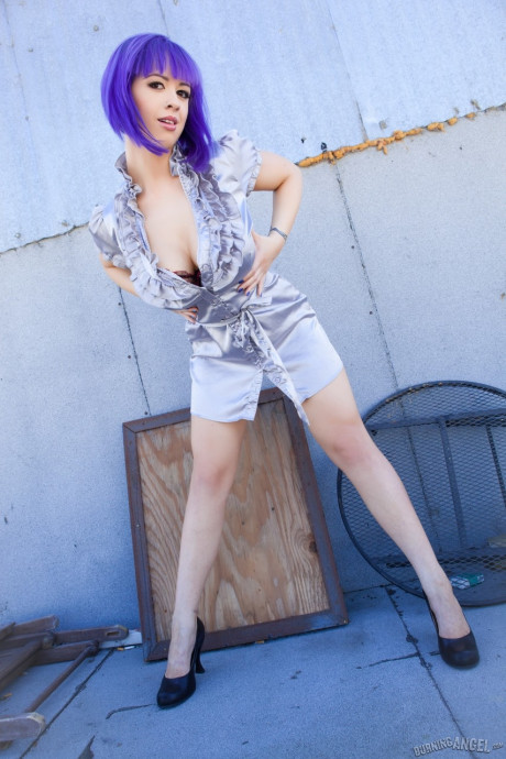 Purple headed Larkin Love displays humongous gigantic titties & masturbates on the rooftop