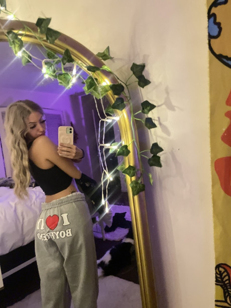 Skinny OnlyFans model blonde Alexis poses provocatively in a solo
