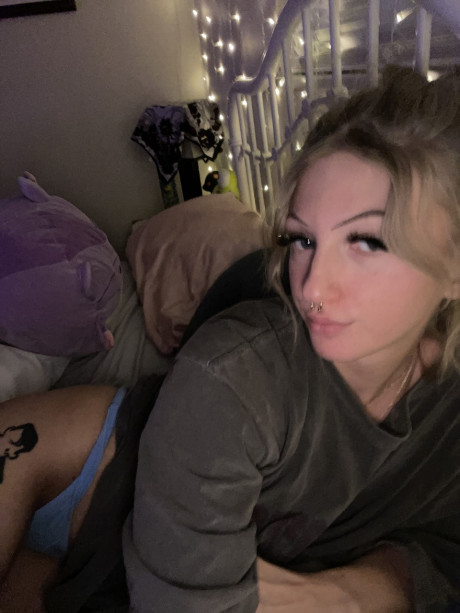 Skinny OnlyFans model blonde Alexis poses provocatively in a solo