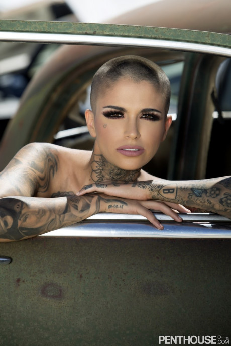 Bald inked babe Leigh Raven flaunts her small boobies and poses naked outdoors