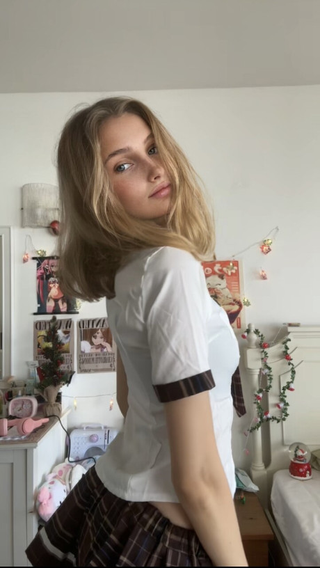 OnlyFans Mara thin Mara petite