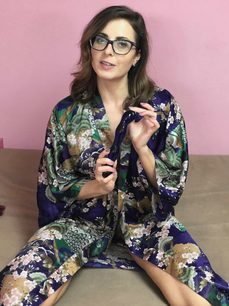 Gorgeous housewife Helena Price services her bushy cunt with a dildo