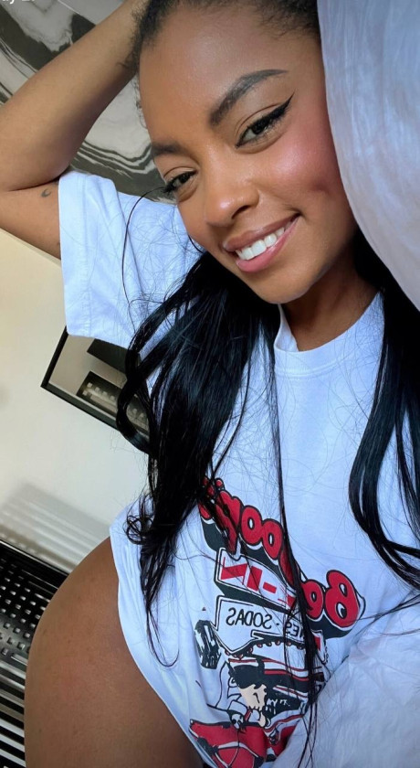 Fine amateur Sofi Vega exposes her thick butt and toys her juicy snatch