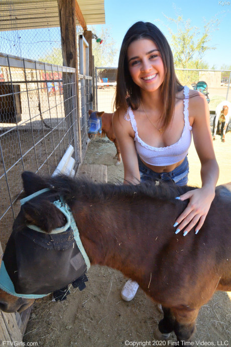 Smiley amateur babe Kylie poses in her denim shorts & white shirt at the zoo