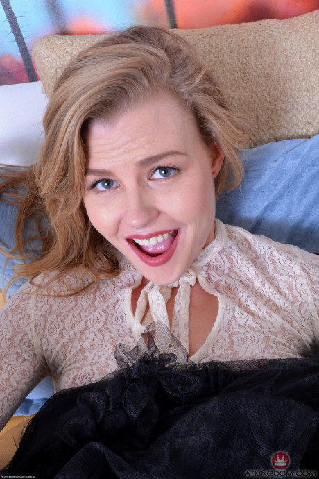Blondy teenie Nicole Clitman lifts her skirt up and shows her wide snatch