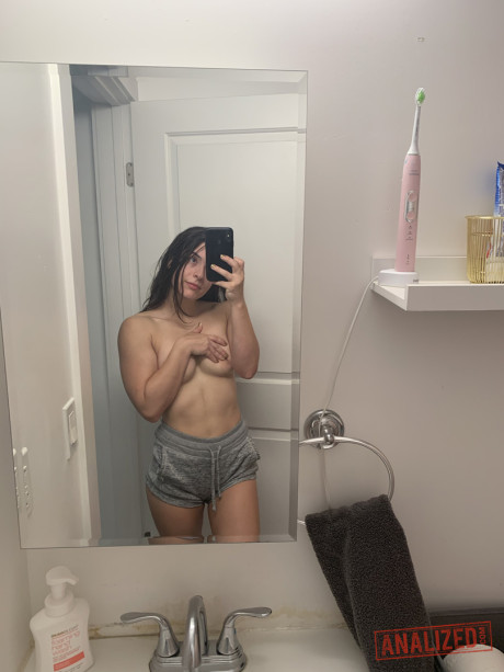 Amateur model holds her raw butt during a series of naked selfies