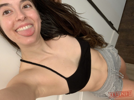 Amateur model holds her raw butt during a series of naked selfies