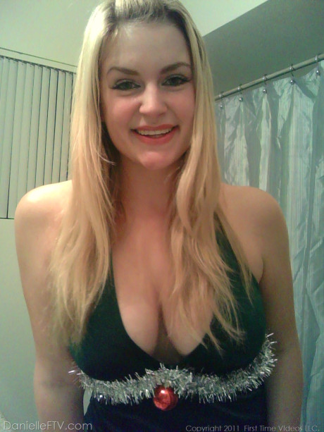 Huge titted blondy amateur Danielle takes sleazy selfies around the house