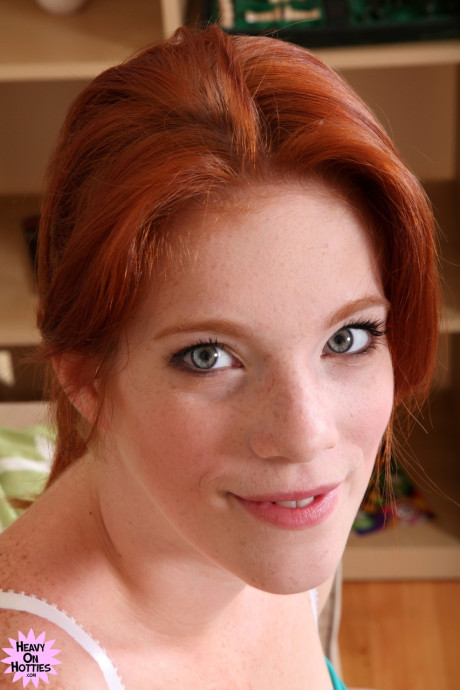 Lovely ginger head with freckles Roxy Rush reveals her body on a couch