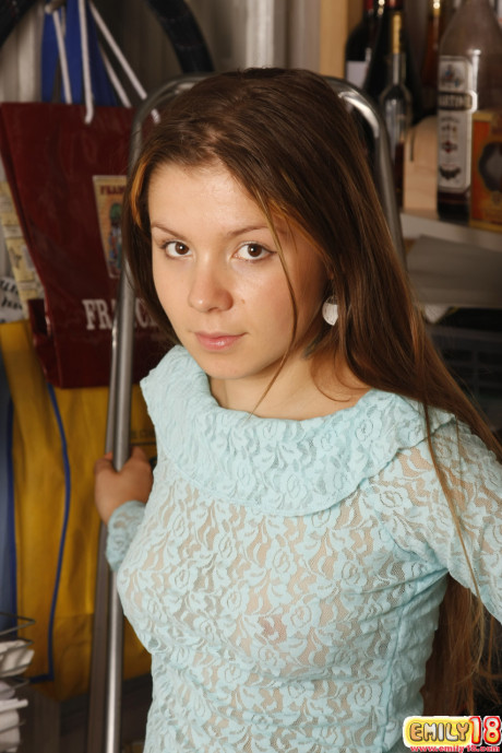 Young teenie looking amateur with a phat booty uncovers her small boobies