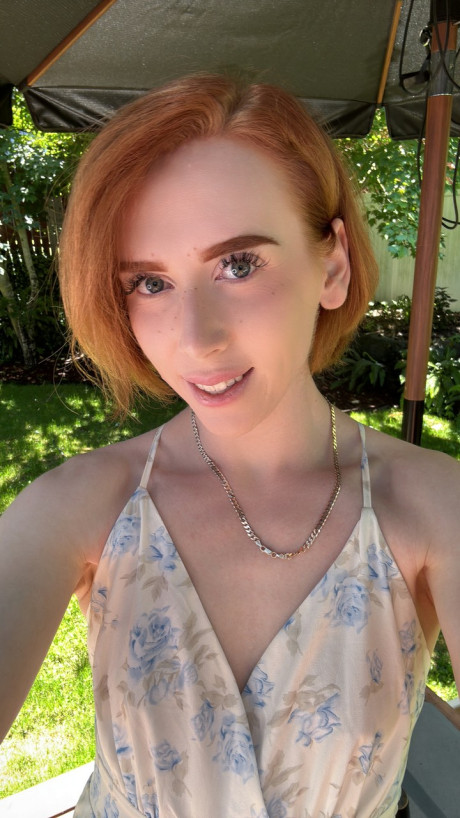 Kinky redheaded amateur tranny Shiri Allwood unveils her cock & humongous boty
