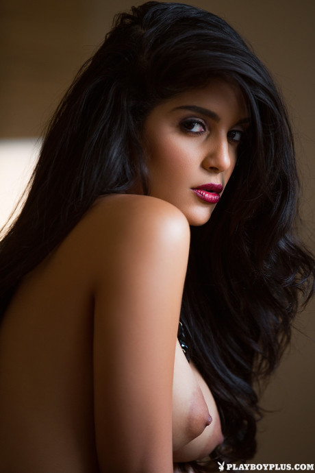 Seductive American chick lady Melissa Lolita teases in pretty underwear with titties out