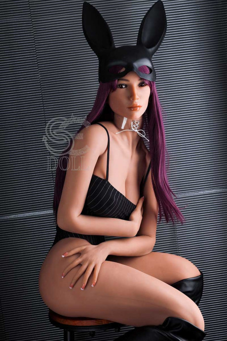 Redheaded sex doll in a bunny mask Blanche exposes her fantastic body