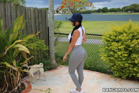 Ravishing hispanic pornstar Diamond Kitty exposes her bum and gets pounded anally