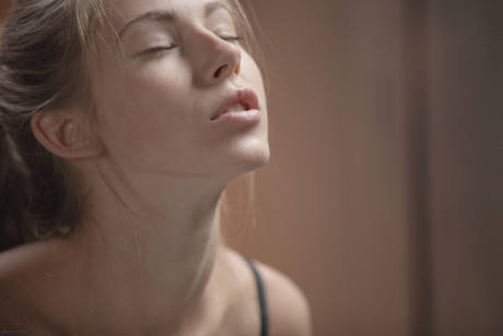 Young teen beauty Angelica kissing her boyfriend and getting spunk on her hot booty