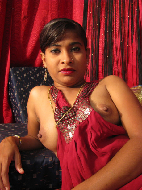 Indian MILF with short hair shows her gaped snatch during solo action