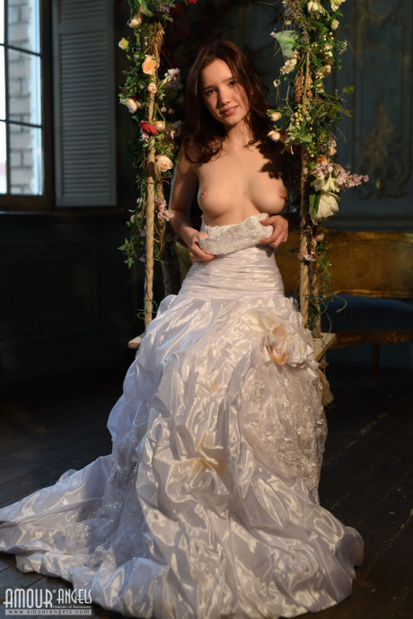 Teenie bride frees her enormous naturals from wedding dress as she strips undressed