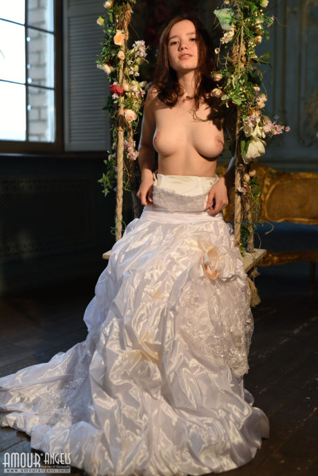 Teenie bride frees her enormous naturals from wedding dress as she strips undressed