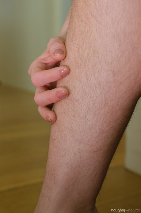 Hairy American housewife Katie Zucchini displays her bushy crotch up close