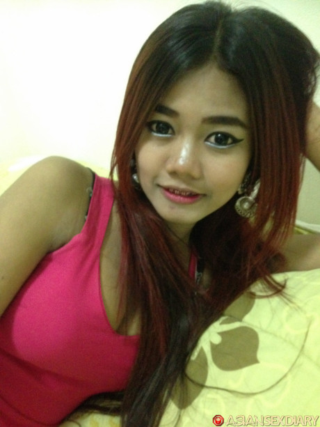 Thin chinese babe Jubjang strips fully nude and gets a POV dicking