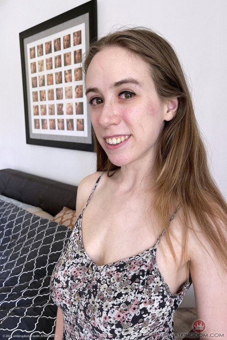 Pretty amateur teenie Jackie Hoff flaunting her huge ass and holes up close