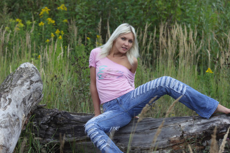 Fresh teen blondie strips down to her ripped jeans while in the outdoors