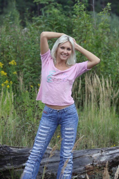 Fresh teen blondie strips down to her ripped jeans while in the outdoors