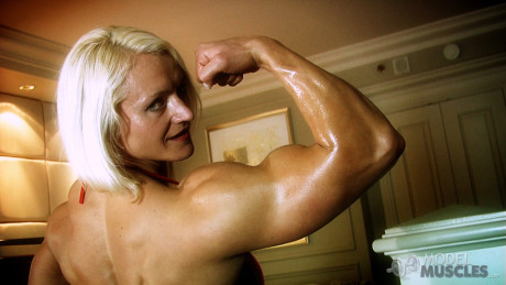 Slovenian bodybuilder Brigita Brezovac shows off her humongous biceps & cleavage