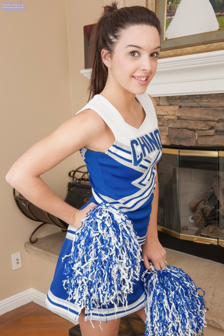 Cheerleader Jaslene Jade shows off her perfect titties & spreads her puffy snatch