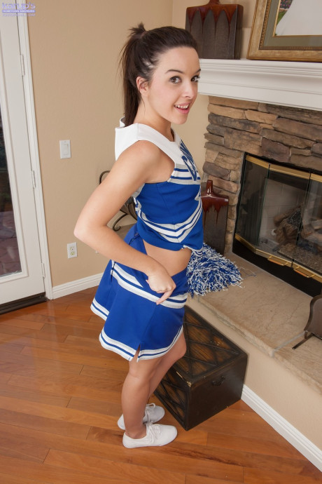 Cheerleader Jaslene Jade shows off her perfect titties & spreads her puffy snatch