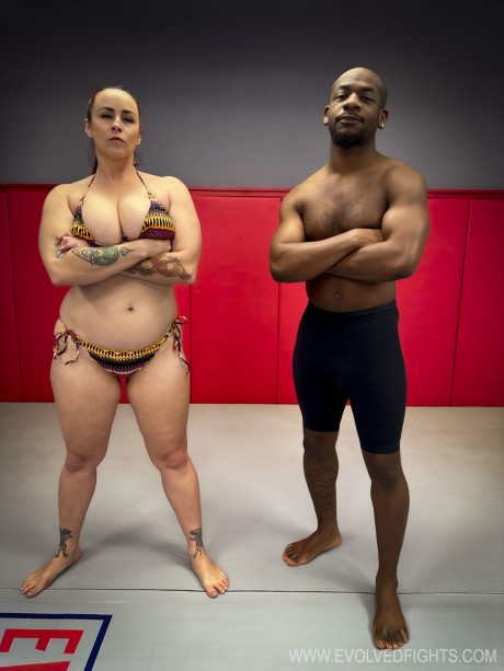 Wild wrestler Bella Rossi loves a BBC while fighting with a black dude