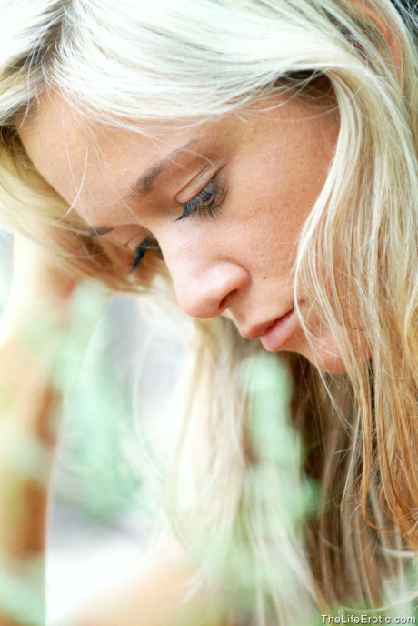 Naked blondy babe Jana H shows off her small titties & her tight ass outdoors