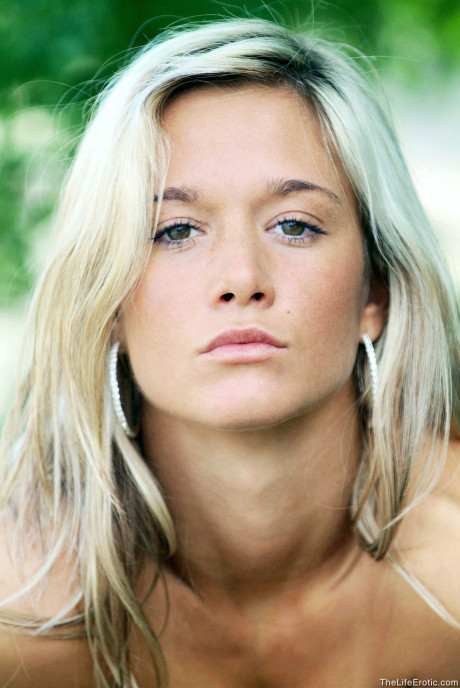 Naked blondy babe Jana H shows off her small titties & her tight ass outdoors