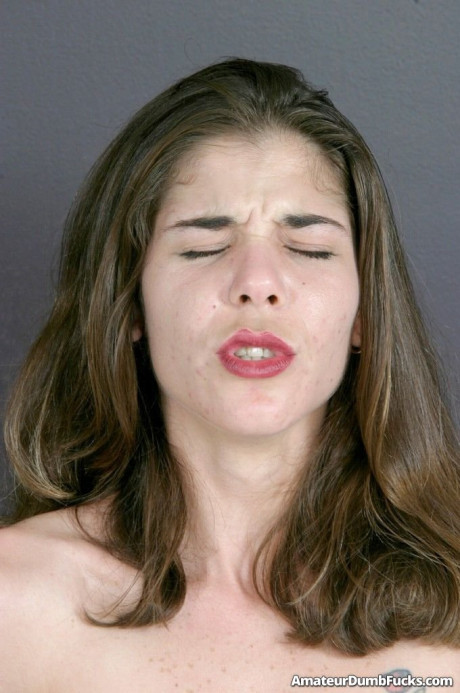 Amateur stunner Amelia Nickson mounts a Sybian while getting face boned