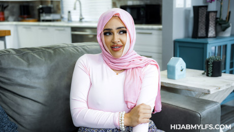 MILF Zoey Foxx shows her humongous behind and breasts while having sex in a veil