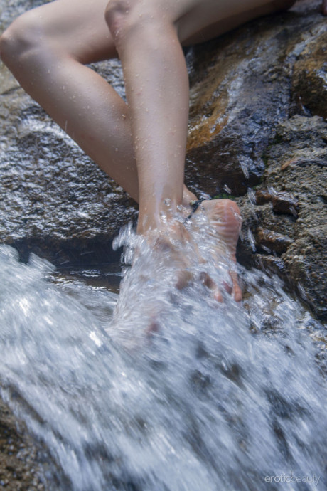 Gorgeous young Alisa M shows her nude body with her feet in the water