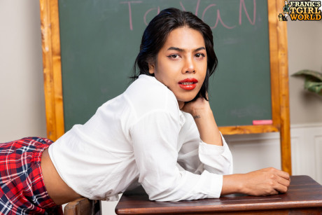 Franks transexual World performed by Ta Van Hot Gallery