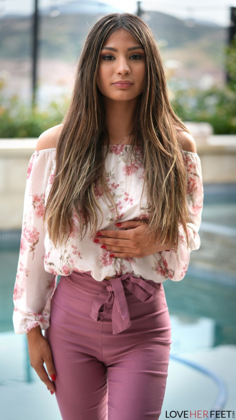 Thin hispanic Nina Nieves flaunts her gorgeous lovely feet with sweet painted toenails