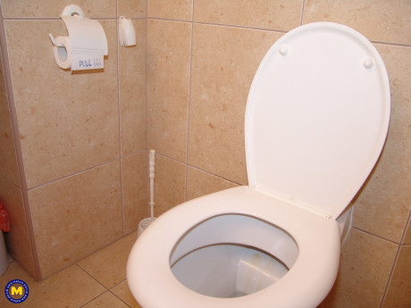 Yellow-haired mom with fake titties Hayley gives a titjob before getting rammed