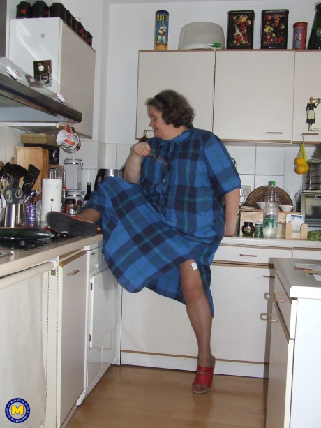 Chunky old housewife Birgid masturbates with a cucumber in the kitchen