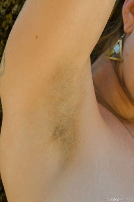 Amateur American Vestacia JonQuil reveals her humongous breasts & furry snatch in nature